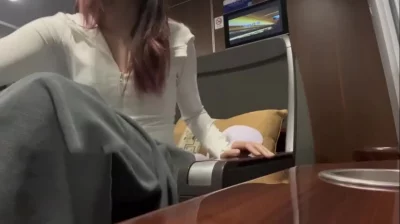 被200斤金主压在身下后入！早早