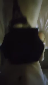 后入穿埃菲尔铁塔情趣内衣的小骚货，他老公就在后面看着！